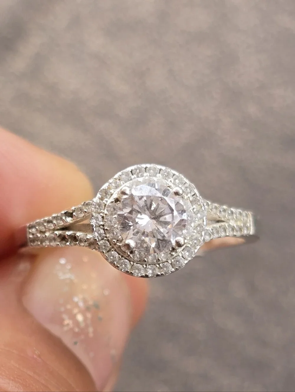 Classic sparkling CZ diamond oval halo split shank 925 sterling silver adjustabl